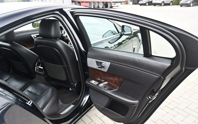 Jaguar XF cena 49900 przebieg: 214000, rok produkcji 2011 z Nałęczów małe 667